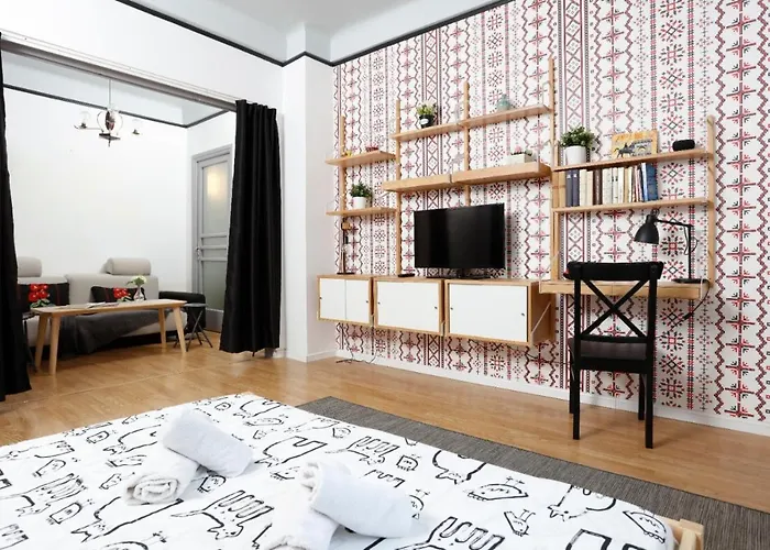 Traditional Modern 3 Bedroom In Center