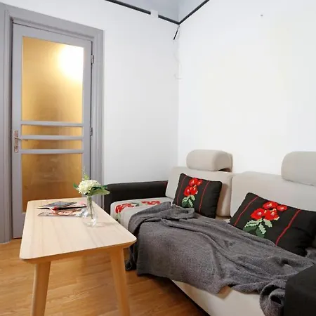 Traditional Modern 3 Bedroom In Center Apartament *