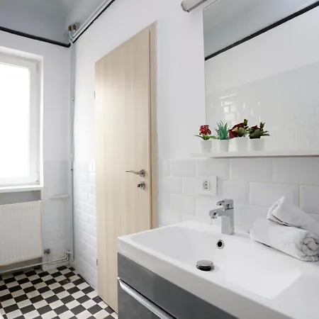 Traditional Modern 3 Bedroom In Center Apartment Bucharest