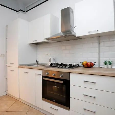 Traditional Modern 3 Bedroom In Center Apartament *