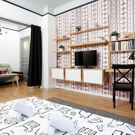 Traditional Modern 3 Bedroom In Center