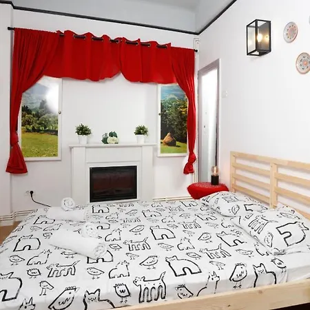 Traditional Modern 3 Bedroom In Center