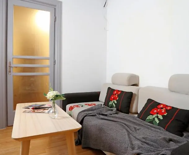 Traditional Modern 3 Bedroom In Center Apartament *
