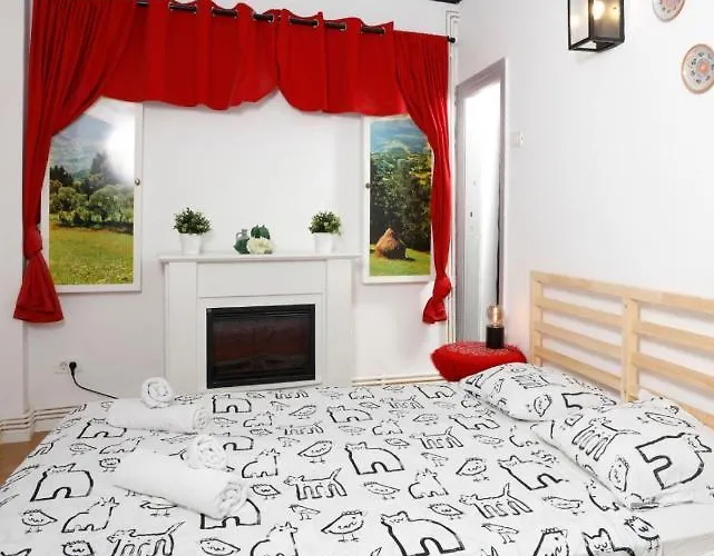 Traditional Modern 3 Bedroom In Center