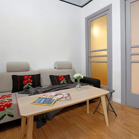Traditional Modern 3 Bedroom In Center Bukareszt